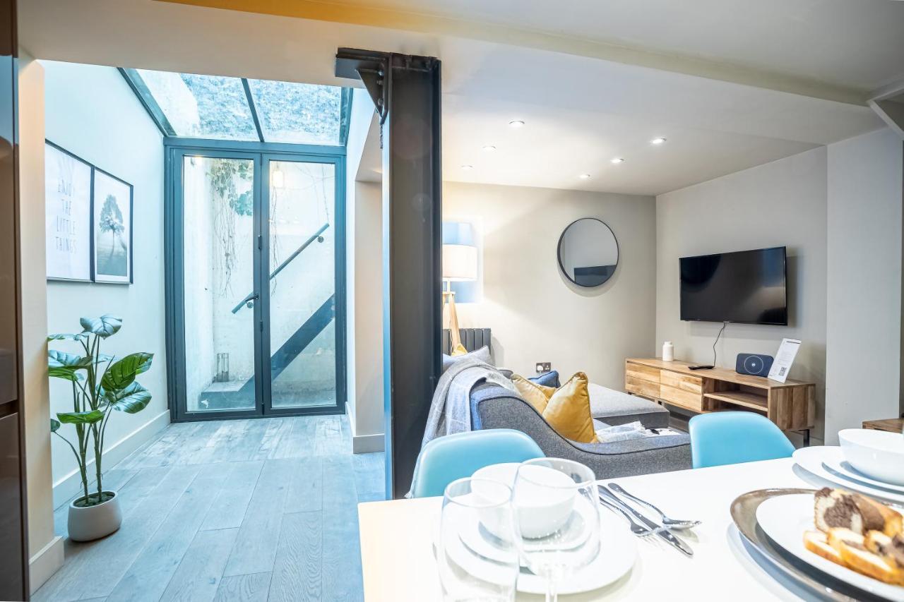 Modern Two Bedroom Apartment In Fulham By Sojo Stay Лондон Экстерьер фото